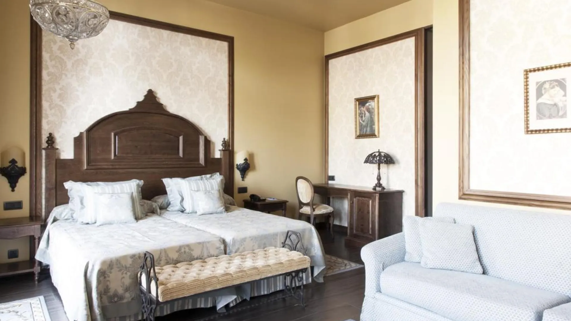 Portaventura Hotel Lucy'S Mansion - Includes Unlimited Access & Express Wristband To Portaventura Park & Ferrari Land Salou