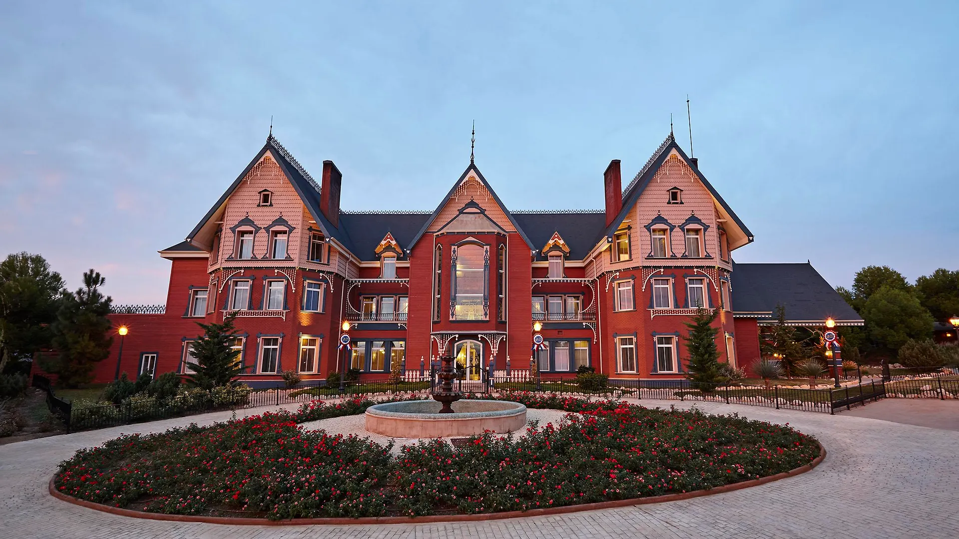 Portaventura Hotel Lucy'S Mansion - Includes Unlimited Access & Express Wristband To Portaventura Park & Ferrari Land Salou