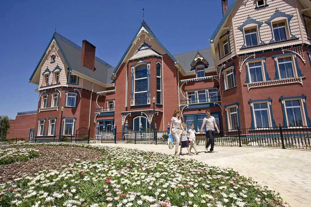 Portaventura Hotel Lucy'S Mansion - Includes Unlimited Access & Express Wristband To Portaventura Park & Ferrari Land Salou