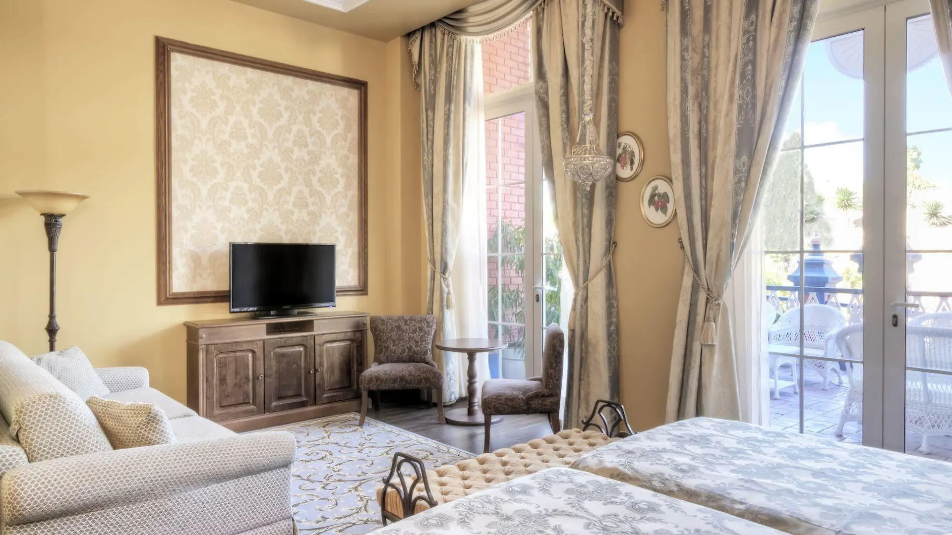 Portaventura Hotel Lucy'S Mansion - Includes Unlimited Access & Express Wristband To Portaventura Park & Ferrari Land Salou