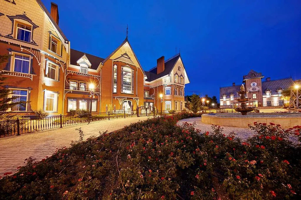 Portaventura Hotel Lucy'S Mansion - Includes Unlimited Access & Express Wristband To Portaventura Park & Ferrari Land Salou 5*,  España