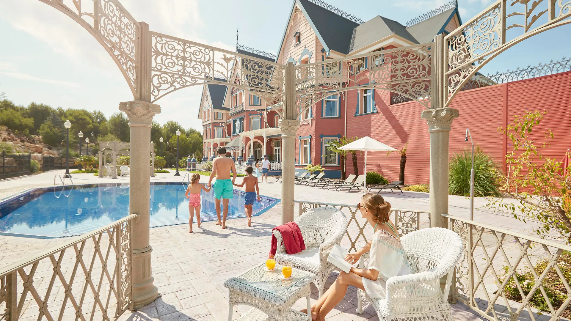 Portaventura Hotel Lucy'S Mansion - Includes Unlimited Access & Express Wristband To Portaventura Park & Ferrari Land Salou