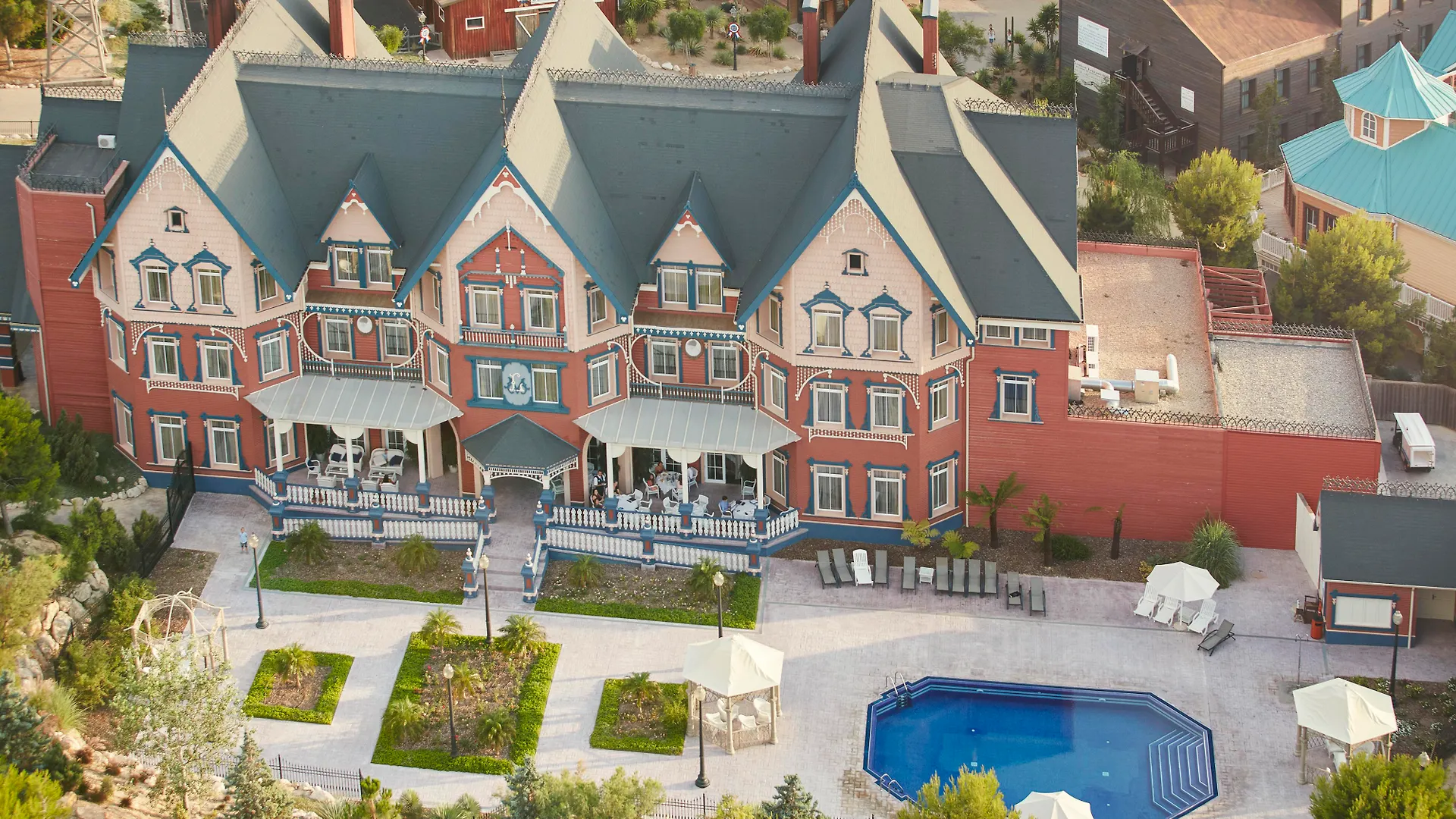 Portaventura Hotel Lucy'S Mansion - Includes Unlimited Access & Express Wristband To Portaventura Park & Ferrari Land Salou