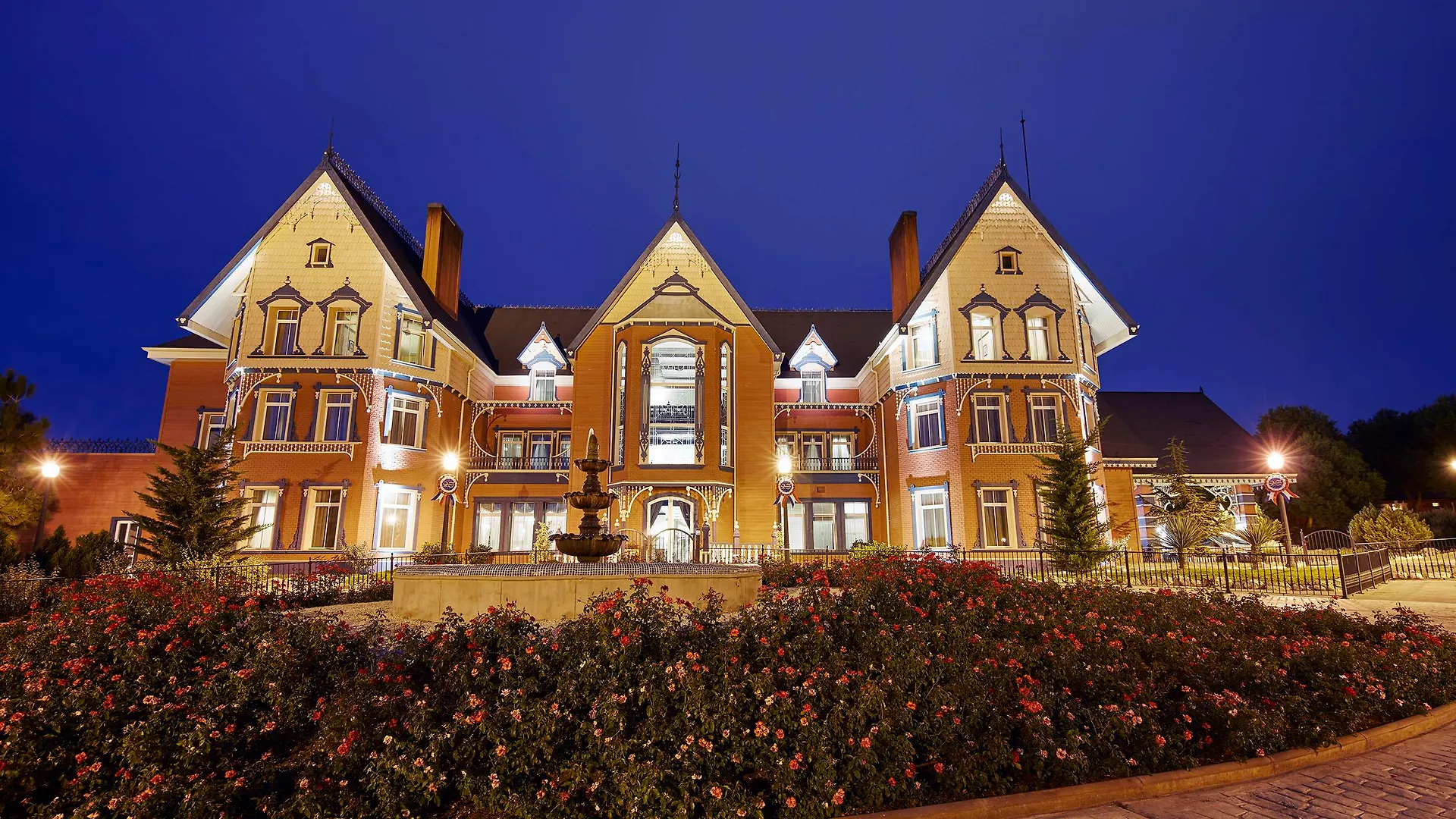 PortAventura Hotel Lucy's Mansion: Unlimited Park Access & Express Passes Salou