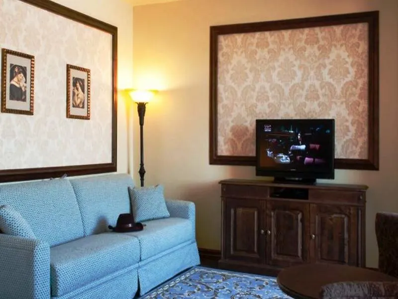Portaventura Hotel Lucy'S Mansion - Includes Unlimited Access & Express Wristband To Portaventura Park & Ferrari Land サロウ