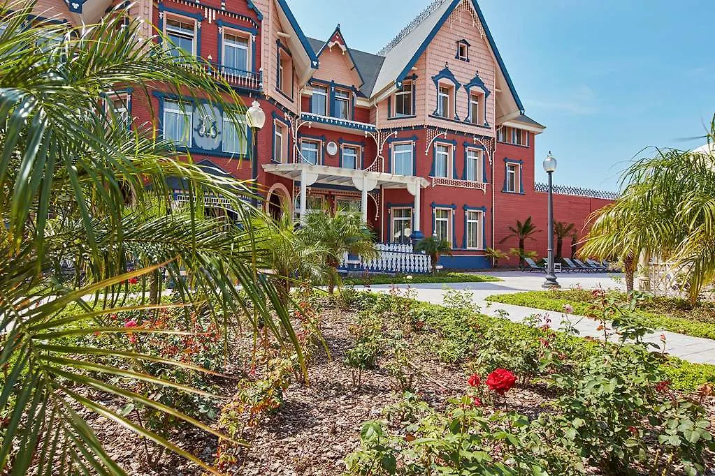 *****  Portaventura Hotel Lucy'S Mansion - Includes Unlimited Access & Express Wristband To Portaventura Park & Ferrari Land Salou Spanje